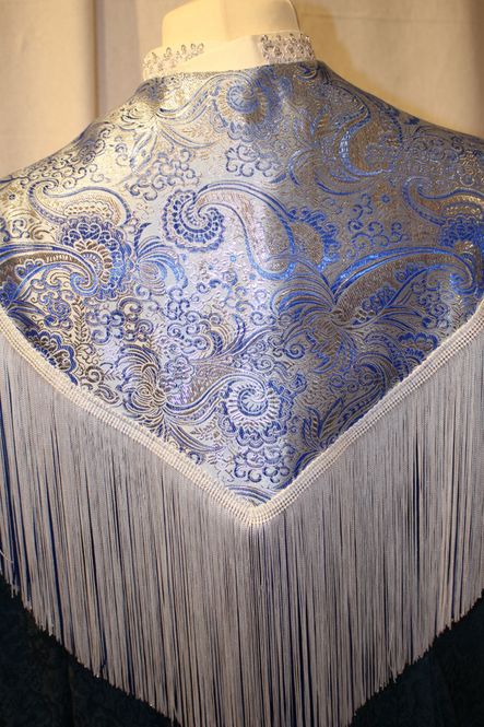 Hovedbilde Sjal  formsydd, silba ja alit, sølv og blå